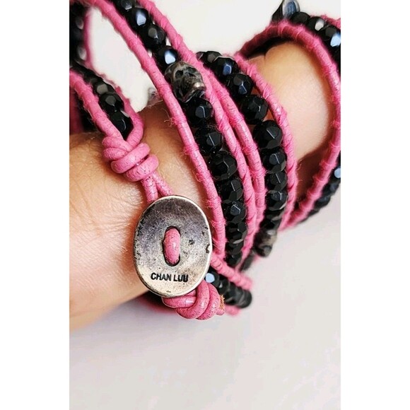 CHAN LUU NWT 5 WRAP PINK LEATHER ONYX NUGGET SKULL BRACELET 32" - Picture 3 of 10